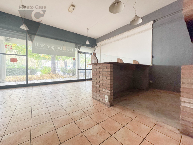 PONTE DI BRENTA - NEGOZIO PADOVANELLE
Proponiamo in vendita, posizionato su strada di forte passa...