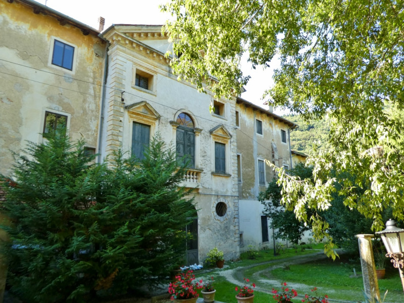 APPARTAMENTO IN VILLA SEICENTESCA CON PARCO A COSTOZZA DI LONGARE - PIU' DEPENDANCE PER I RITROVI...