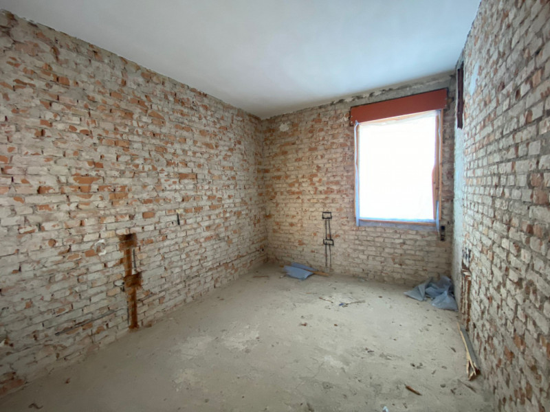 La Base Agenzia Immobiliare è lieta di presentare in vendita un delizioso appartamento trilocale ...