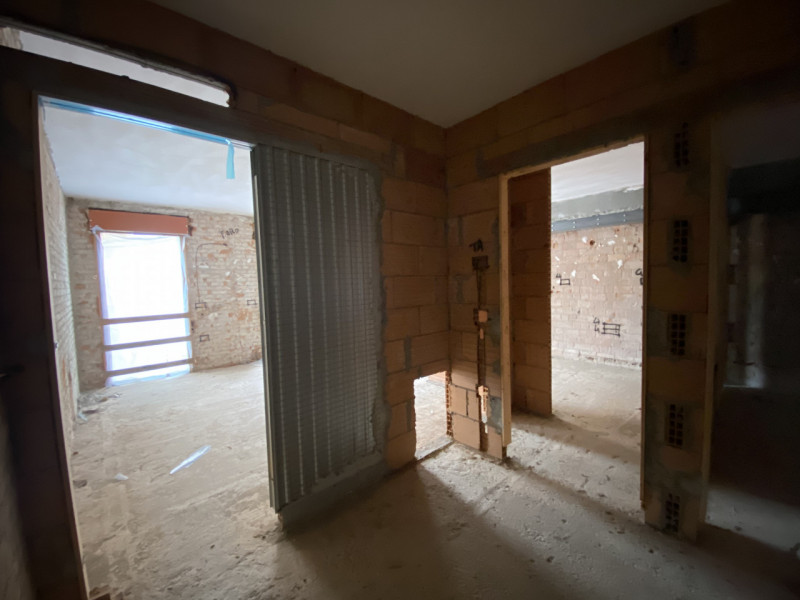 La Base Agenzia Immobiliare è lieta di presentare in vendita un delizioso appartamento trilocale ...