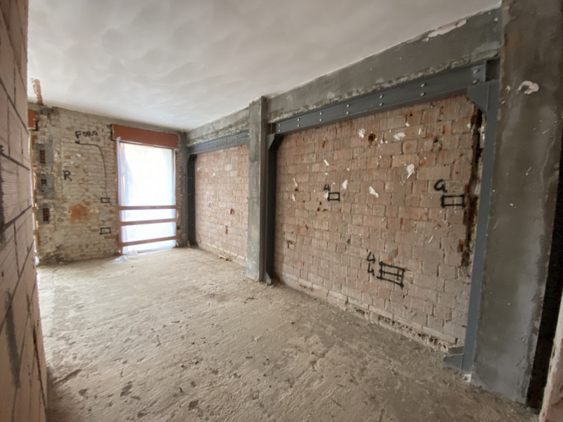 La Base Agenzia Immobiliare è lieta di presentare in vendita un delizioso appartamento trilocale ...