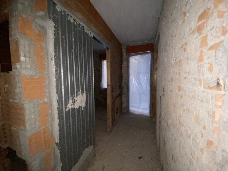 La Base Agenzia Immobiliare è lieta di presentare in vendita un delizioso appartamento trilocale ...