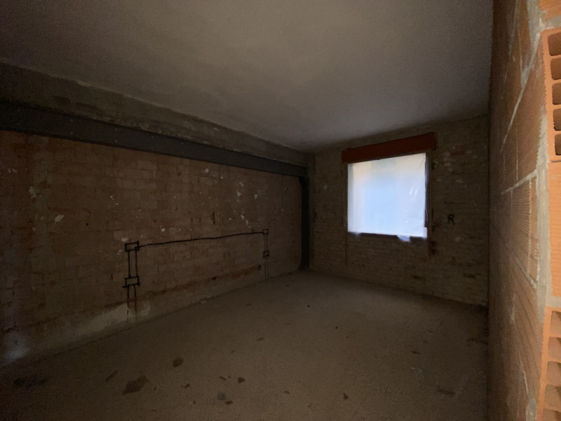 La Base Agenzia Immobiliare è lieta di presentare in vendita un delizioso appartamento trilocale ...