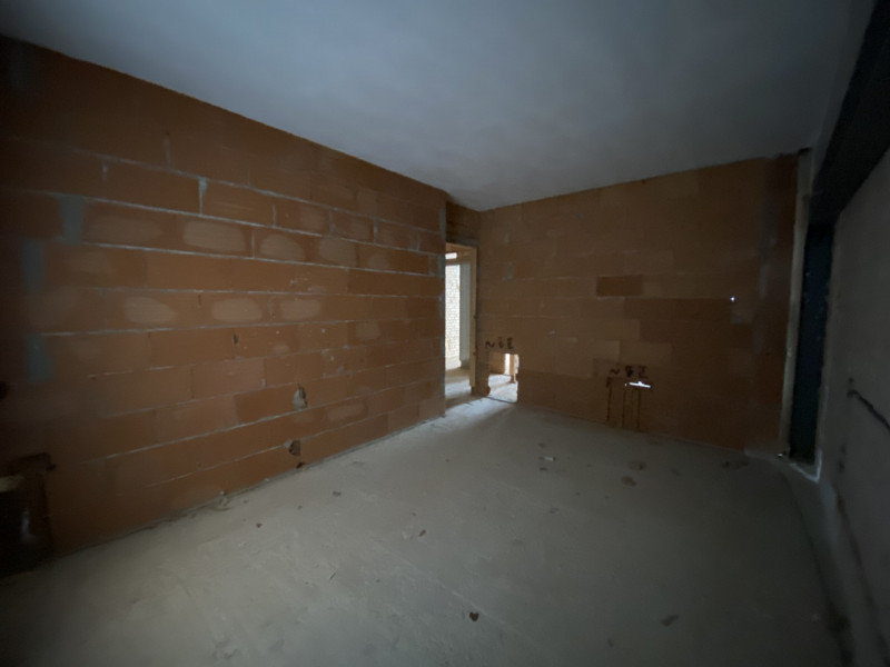 La Base Agenzia Immobiliare è lieta di presentare in vendita un delizioso appartamento trilocale ...