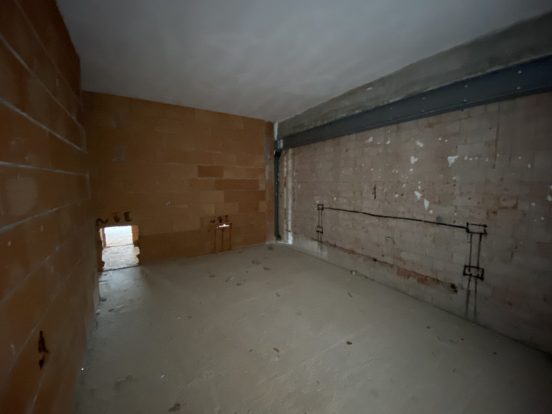 La Base Agenzia Immobiliare è lieta di presentare in vendita un delizioso appartamento trilocale ...