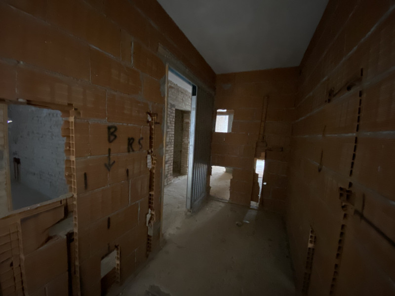 La Base Agenzia Immobiliare è lieta di presentare in vendita un delizioso appartamento trilocale ...