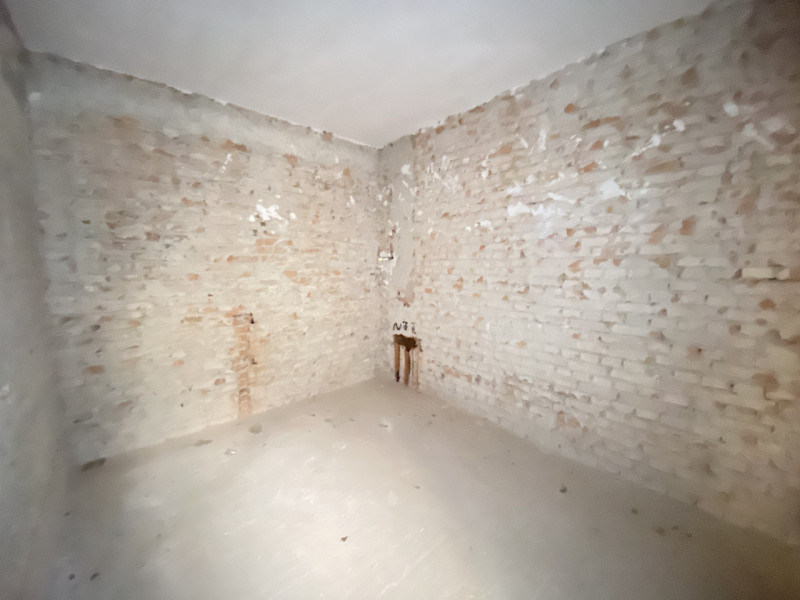 La Base Agenzia Immobiliare è lieta di presentare in vendita un delizioso appartamento trilocale ...