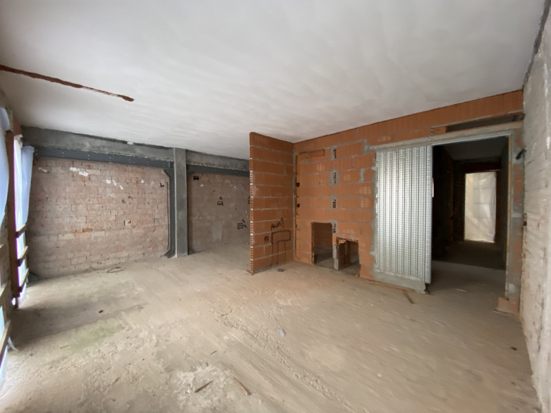 La Base Agenzia Immobiliare è lieta di presentare in vendita un delizioso appartamento trilocale ...