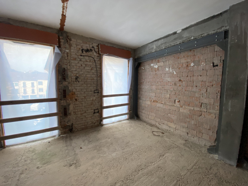 La Base Agenzia Immobiliare è lieta di presentare in vendita un delizioso appartamento trilocale ...