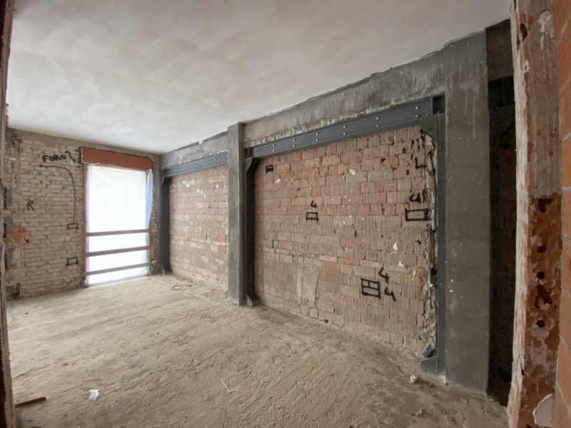 La Base Agenzia Immobiliare è lieta di presentare in vendita un delizioso appartamento trilocale ...