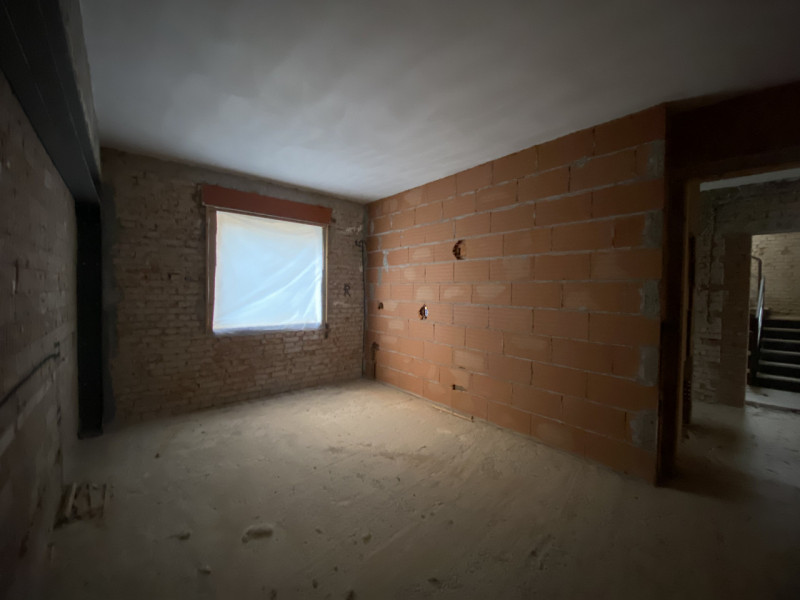 La Base Agenzia Immobiliare è lieta di presentare in vendita un delizioso appartamento trilocale ...