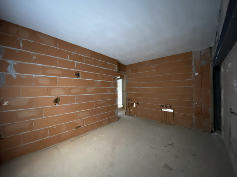 La Base Agenzia Immobiliare è lieta di presentare in vendita un delizioso appartamento trilocale ...