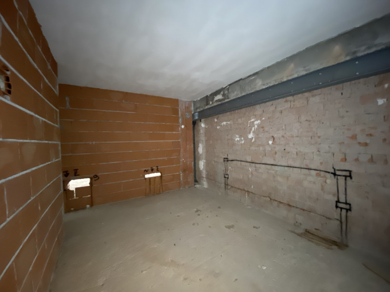 La Base Agenzia Immobiliare è lieta di presentare in vendita un delizioso appartamento trilocale ...