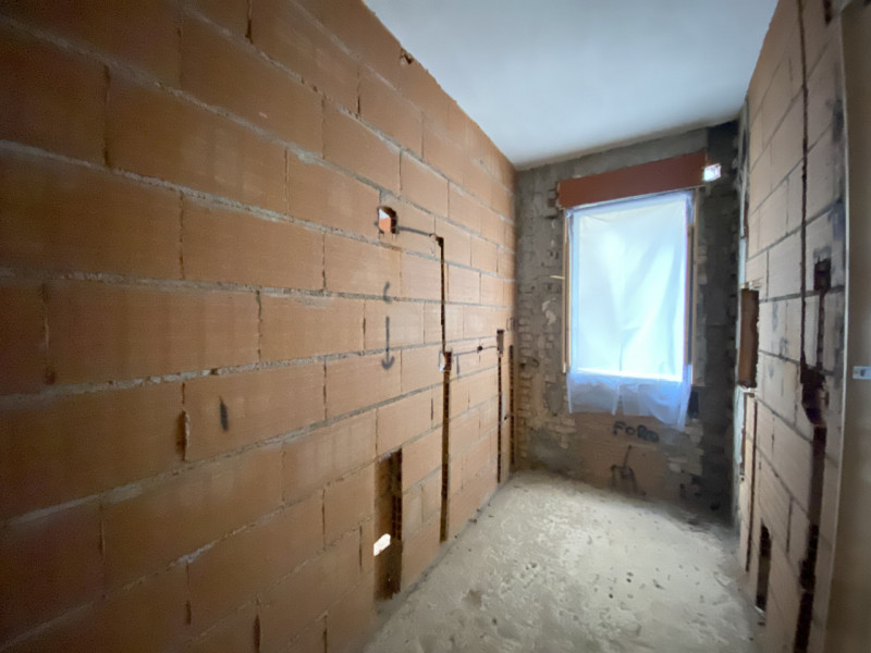 La Base Agenzia Immobiliare è lieta di presentare in vendita un delizioso appartamento trilocale ...