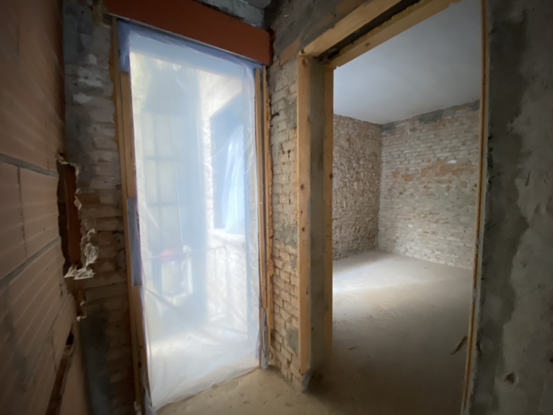 La Base Agenzia Immobiliare è lieta di presentare in vendita un delizioso appartamento trilocale ...