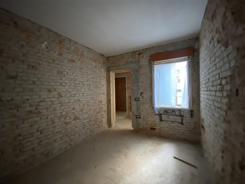 La Base Agenzia Immobiliare è lieta di presentare in vendita un delizioso appartamento trilocale ...