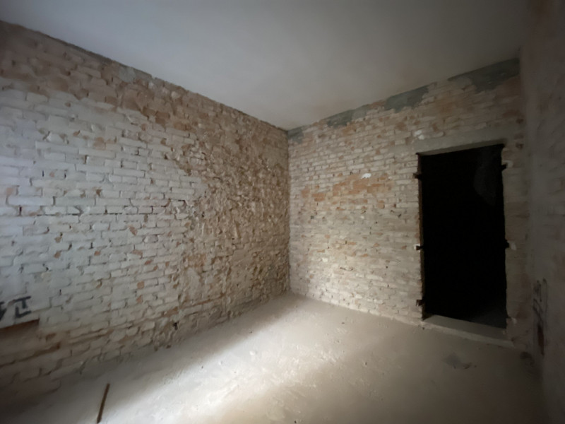 La Base Agenzia Immobiliare è lieta di presentare in vendita un delizioso appartamento trilocale ...