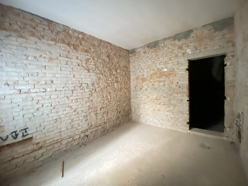 La Base Agenzia Immobiliare è lieta di presentare in vendita un delizioso appartamento trilocale ...