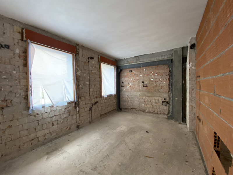 La Base Agenzia Immobiliare è lieta di presentare in vendita un delizioso appartamento trilocale ...