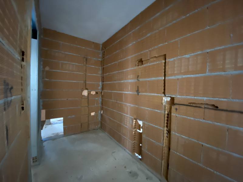 La Base Agenzia Immobiliare è lieta di presentare in vendita un delizioso appartamento trilocale ...