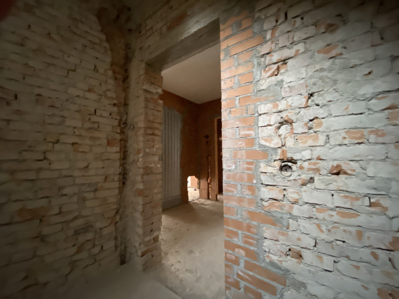 La Base Agenzia Immobiliare è lieta di presentare in vendita un delizioso appartamento trilocale ...