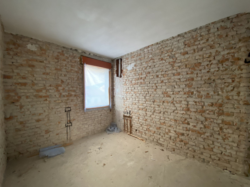 La Base Agenzia Immobiliare è lieta di presentare in vendita un delizioso appartamento trilocale ...