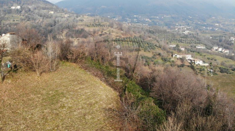 Terreno con Progetto per casa panoramica a San Luca di Marostica. Il terreno è composto da 27.870...