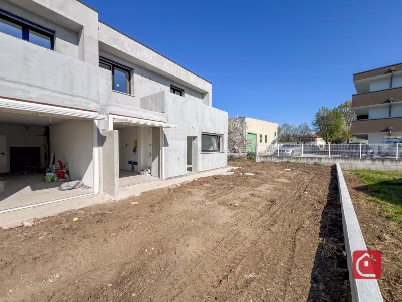 A Sant’Angelo di Piove, in nuovo quartiere residenziale ricco di parcheggi e verde pubblico, a po...
