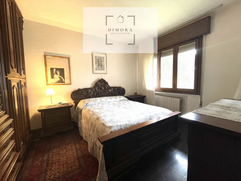 STRA RIF.CD78: Dimora propone, porzione centrale di quadrifamiliare con scoperto privato.
L'immob...