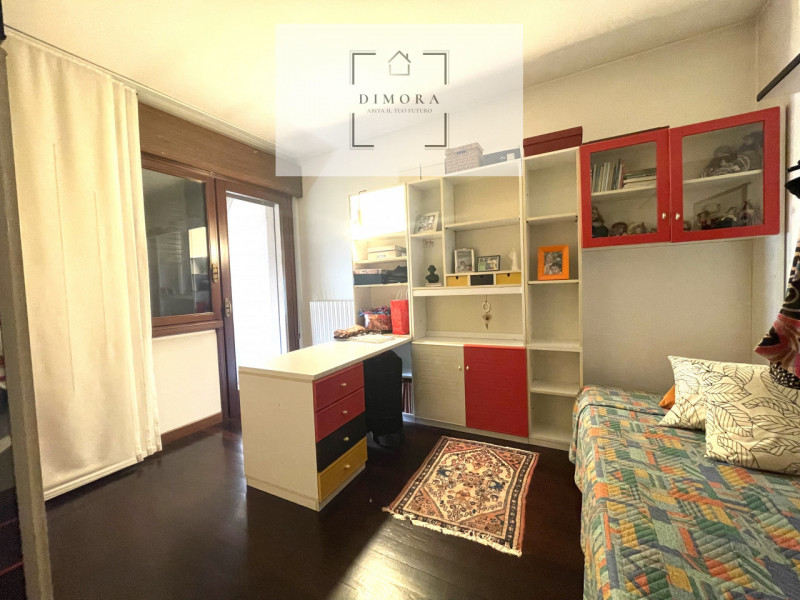 STRA RIF.CD78: Dimora propone, porzione centrale di quadrifamiliare con scoperto privato.
L'immob...