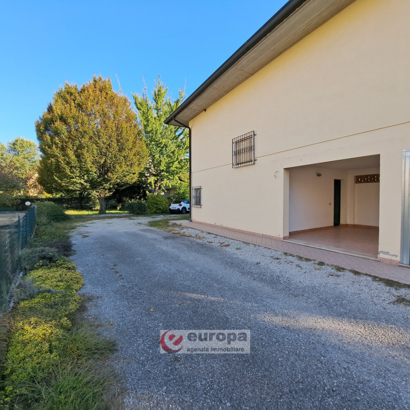 Per info & visite telefonare al delegato Giampaolo n.335 5489 4222
VICENZA, posizione interna a v...