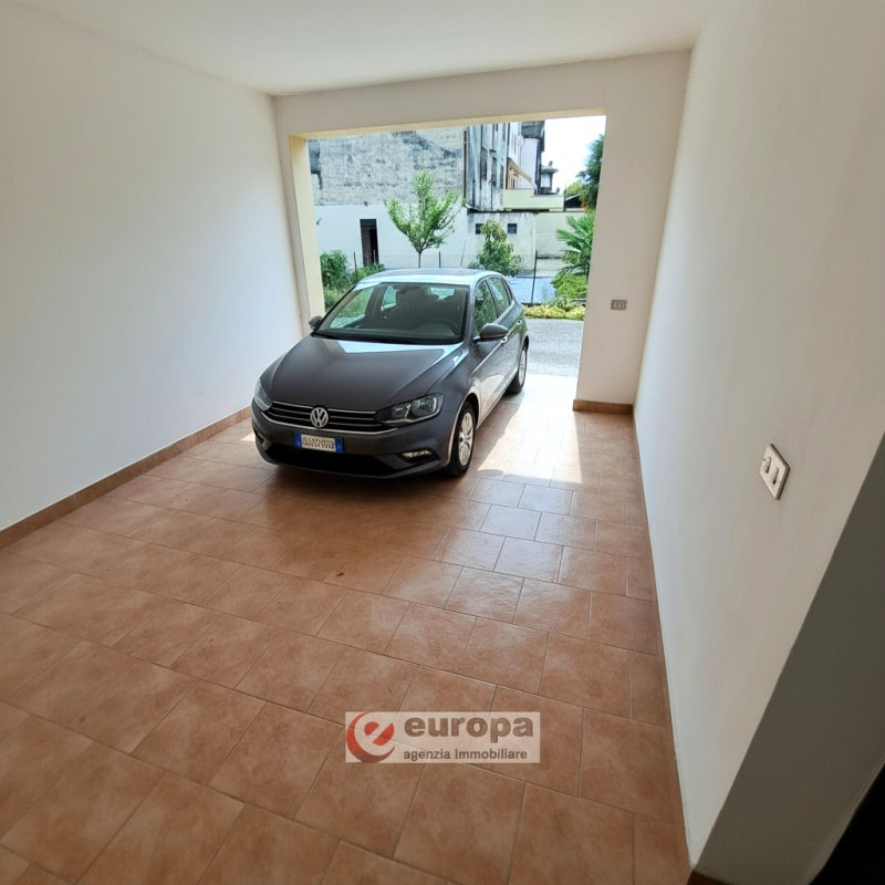 VICENZA (Anconetta) in una grande area verde di oltre 3.000 mq. con due villette (una singola ed ...