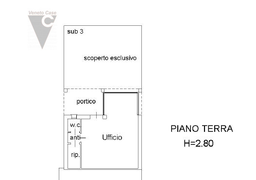 Nel pieno centro di Camin, su via trafficata periferica, proponiamo immobile adibito ad uso uffic...