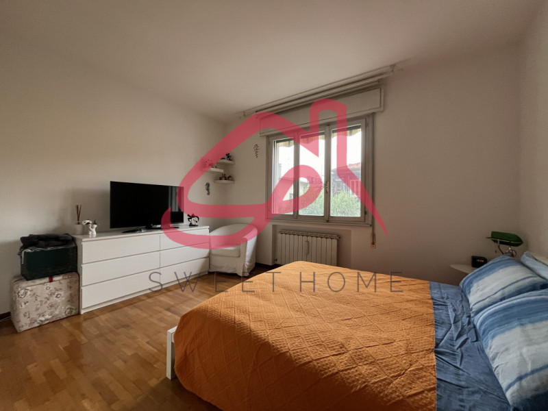 Padova (Mortise): al primo ed ultimo piano di bifamiliare in orizzontale, appartamento parzialmen...