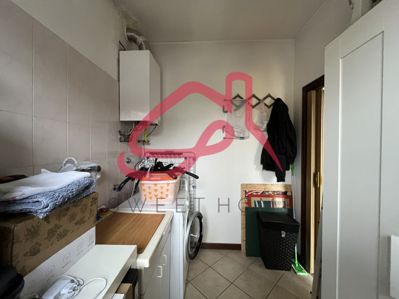 Padova (Mortise): al primo ed ultimo piano di bifamiliare in orizzontale, appartamento parzialmen...