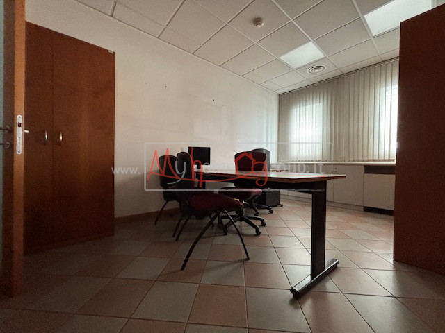 CASELLE - (Rif.C130-s) - Immobile commerciale di ca. 145 mq a Caselle di Selvazzano. 
Il locale s...