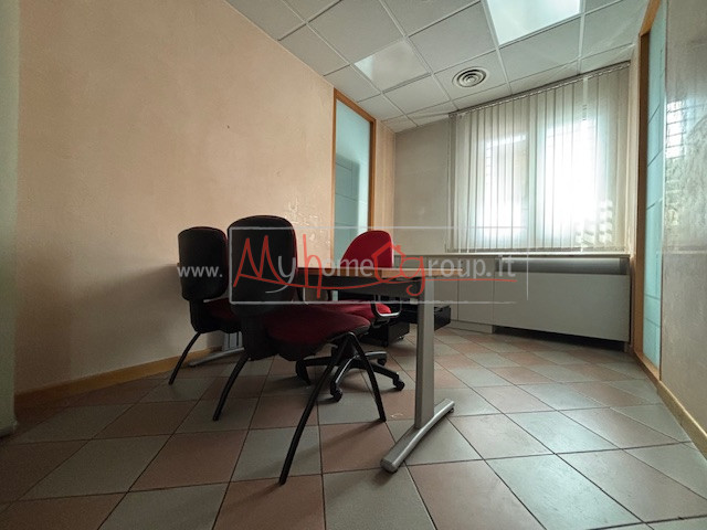 CASELLE - (Rif.C130-s) - Immobile commerciale di ca. 145 mq a Caselle di Selvazzano. 
Il locale s...