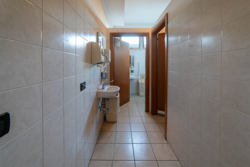 Liettoli di CAMPOLONGO MAGGIORE - Proponiamo in vendita LOCALE COMMERCIALE (categoria catastale C...