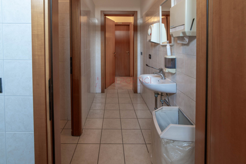 Liettoli di CAMPOLONGO MAGGIORE - Proponiamo in vendita LOCALE COMMERCIALE (categoria catastale C...