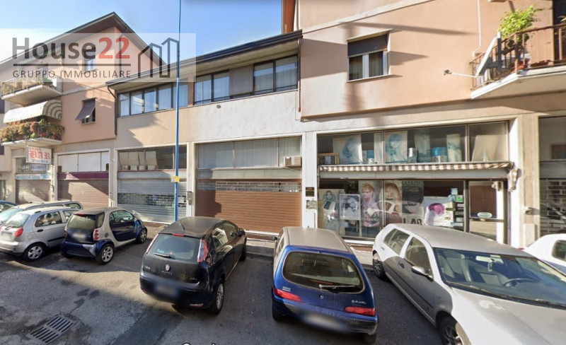 ZONA CASAZZA (Brescia). In zona commerciale comoda a tutti i servizi proponiamo NEGOZIO di Mq 55 ...