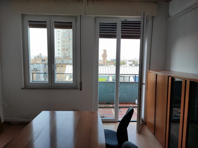 UFFICIO IN LOCAZIONE A VICENZA IN POSIZIONE STRATEGICA: COMODO ALLA STAZIONE FERROVIARIA E AL TRI...