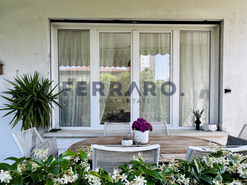 Scopri questa casa singola terratetto situata in zona Stiore di Treviso. Con una superficie compl...