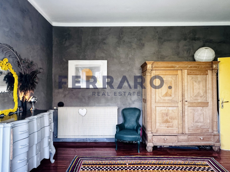 Scopri questa casa singola terratetto situata in zona Stiore di Treviso. Con una superficie compl...