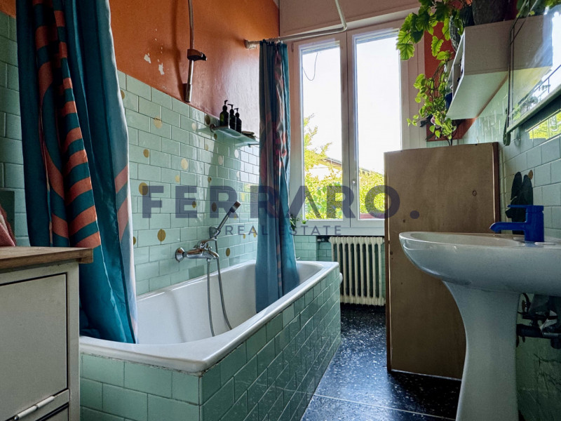 Scopri questa casa singola terratetto situata in zona Stiore di Treviso. Con una superficie compl...