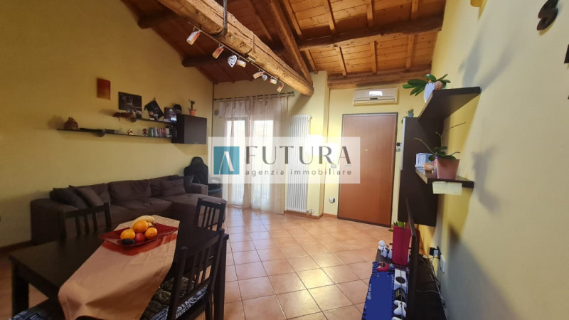 Scopri questo incantevole appartamento bilocale di recentissima costruzione, situato nella tranqu...