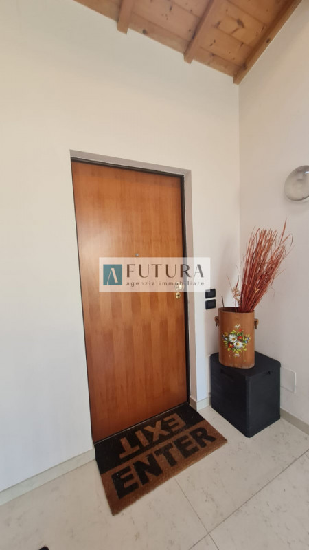 Scopri questo incantevole appartamento bilocale di recentissima costruzione, situato nella tranqu...