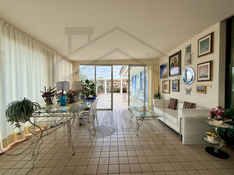 ABANO TERME – Nel cuore più esclusivo della città, con affaccio diretto sulla rinomata Piazza Sac...