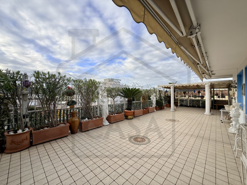 ABANO TERME – Nel cuore più esclusivo della città, con affaccio diretto sulla rinomata Piazza Sac...