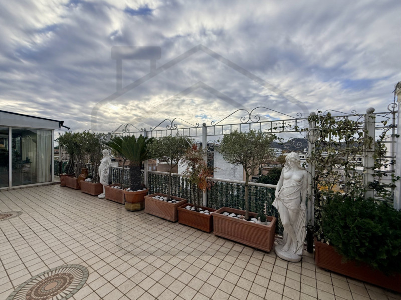 ABANO TERME – Nel cuore più esclusivo della città, con affaccio diretto sulla rinomata Piazza Sac...