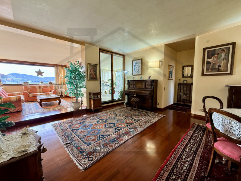 ABANO TERME – Nel cuore più esclusivo della città, con affaccio diretto sulla rinomata Piazza Sac...